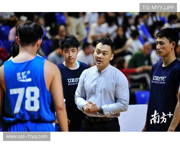 王思雨助教角色适应，战术布置与球员沟通能力提升